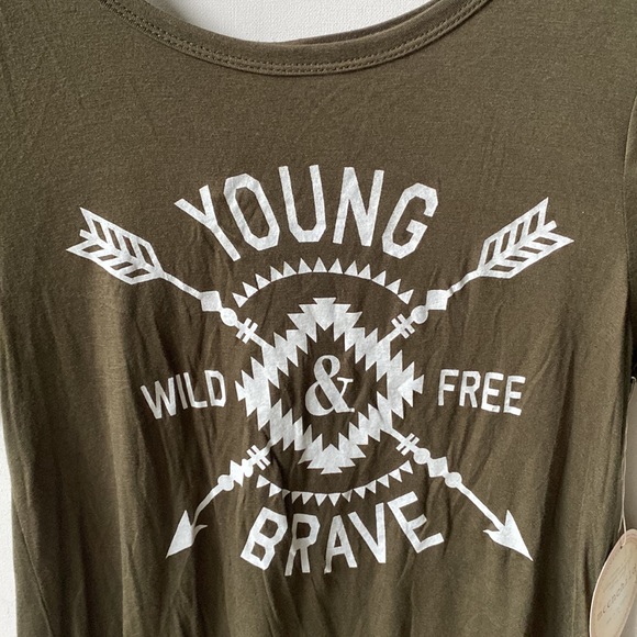 mccnchild boho “Young & Brave” graphic printed short sleeve tee, Size M, NWT - Picture 3 of 7